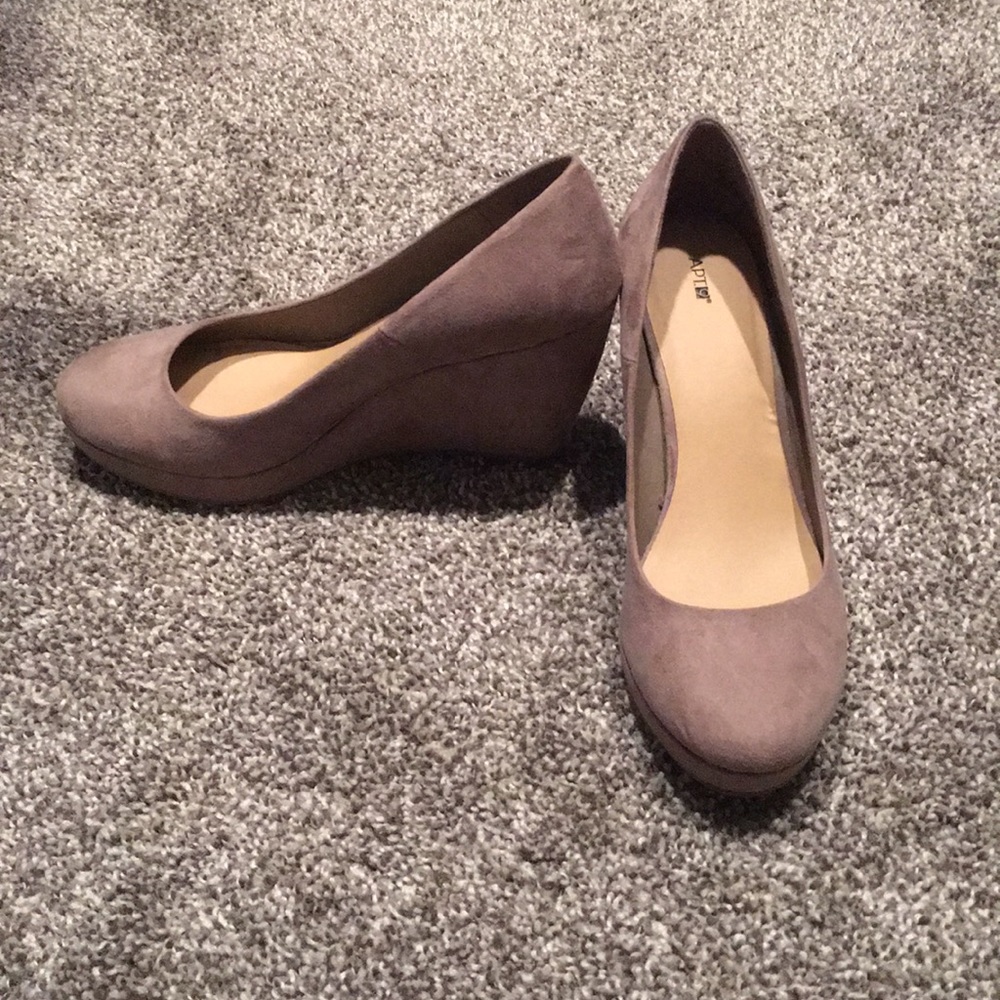 Taupe Apt.9 platform wedge heels w/ 3.5 inch heel
